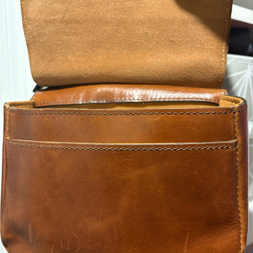 Patricia Nash
Linny Small Saddle Bag - Picture 9 of 10